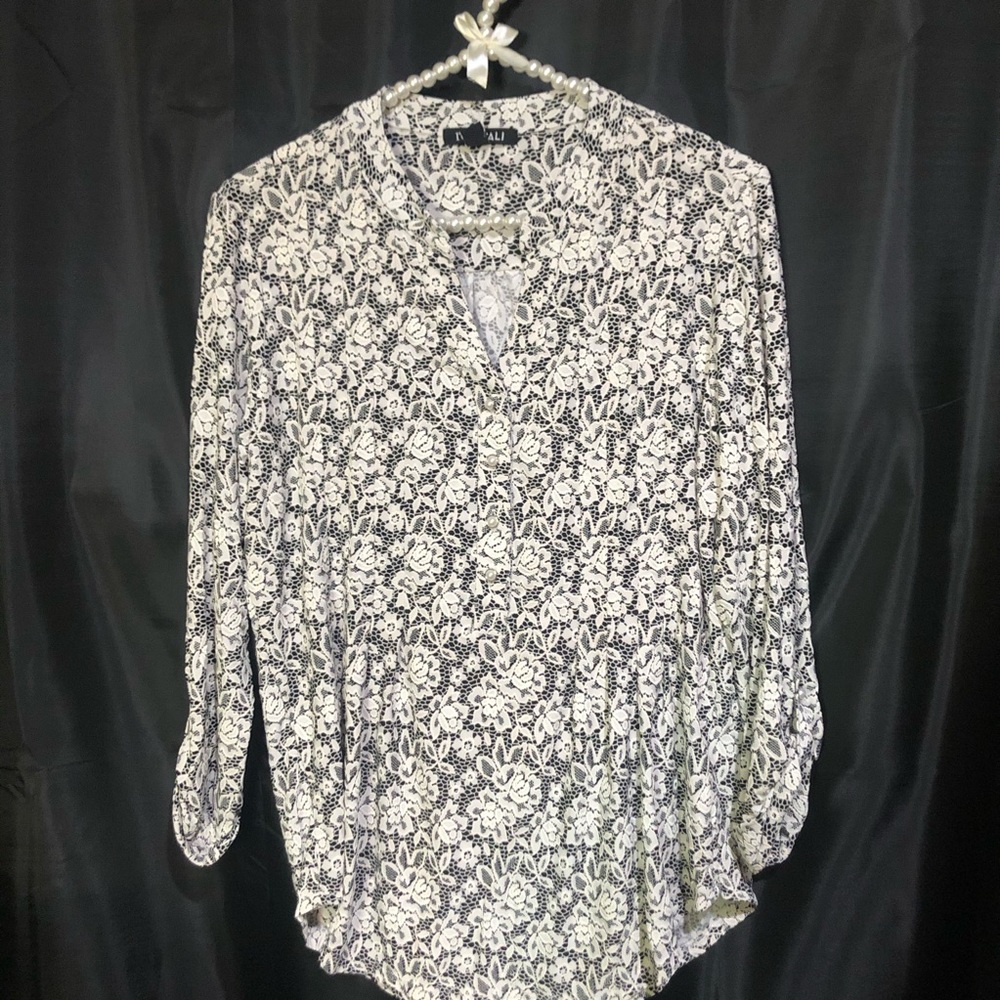 ROZ & ALI black/white stretch shirt button down with pearls, 3/4 sleeve, Sz M - Picture 2 of 5